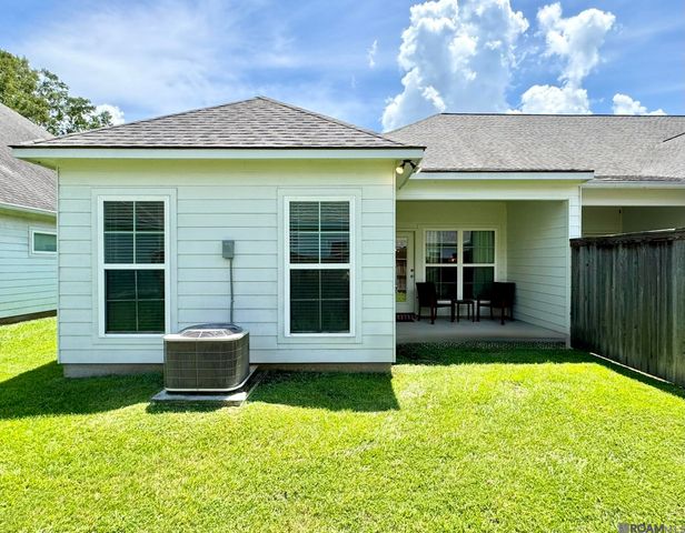 8149 Village Lake Ave, Baton Rouge, LA 70820