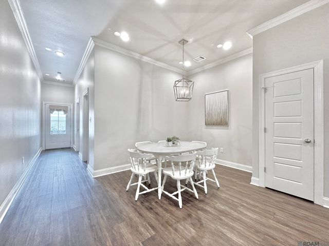 8149 Village Lake Ave, Baton Rouge, LA 70820