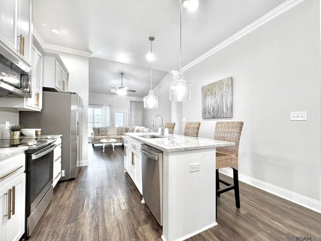 8149 Village Lake Ave, Baton Rouge, LA 70820