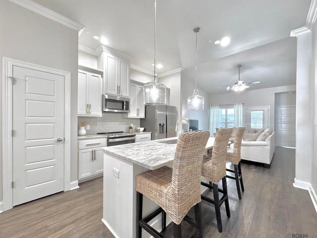 8149 Village Lake Ave, Baton Rouge, LA 70820