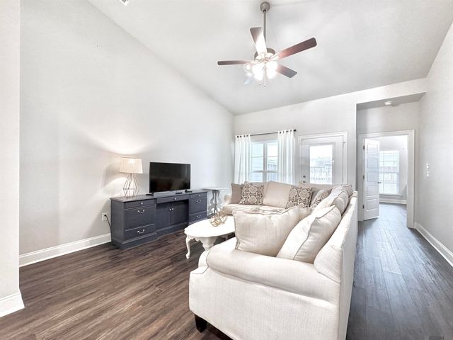 8149 Village Lake Ave, Baton Rouge, LA 70820