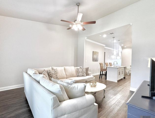 8149 Village Lake Ave, Baton Rouge, LA 70820