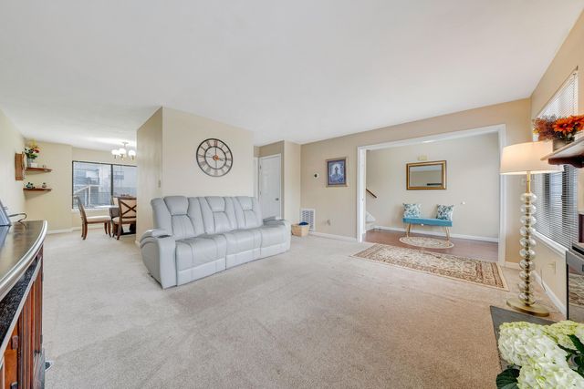 S 2437 Clearing RD, Salem, VA 24153