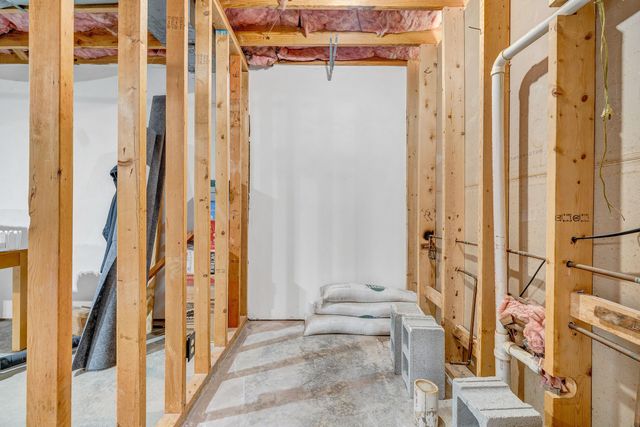 S 2437 Clearing RD, Salem, VA 24153