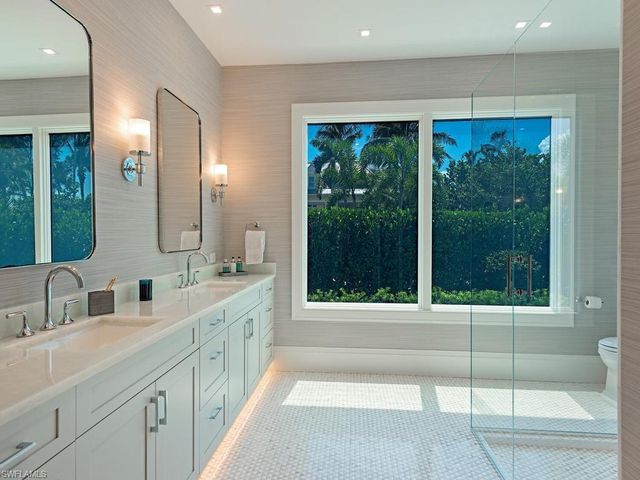 55 13th AVE S, Naples, FL 34102