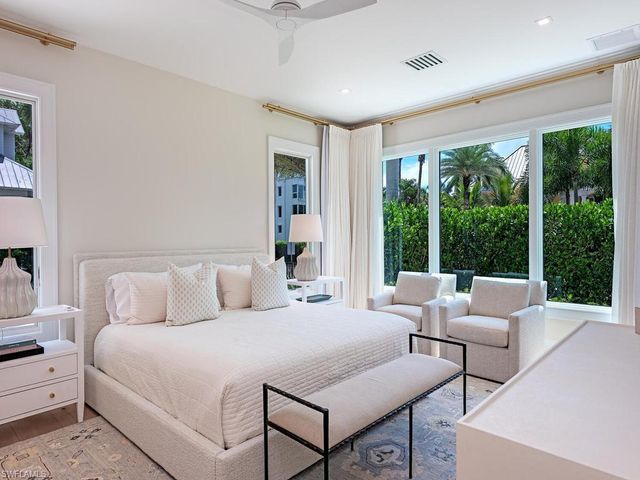 55 13th AVE S, Naples, FL 34102