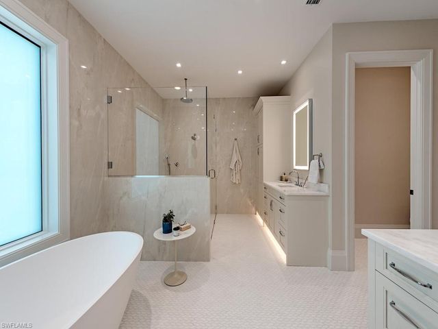 55 13th AVE S, Naples, FL 34102