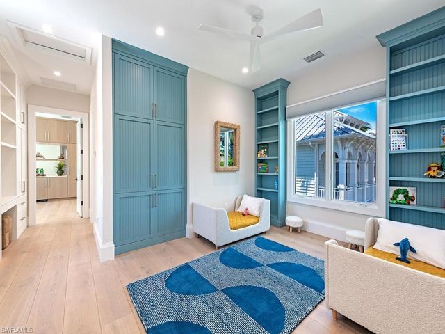 55 13th AVE S, Naples, FL 34102