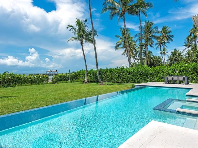 55 13th AVE S, Naples, FL 34102