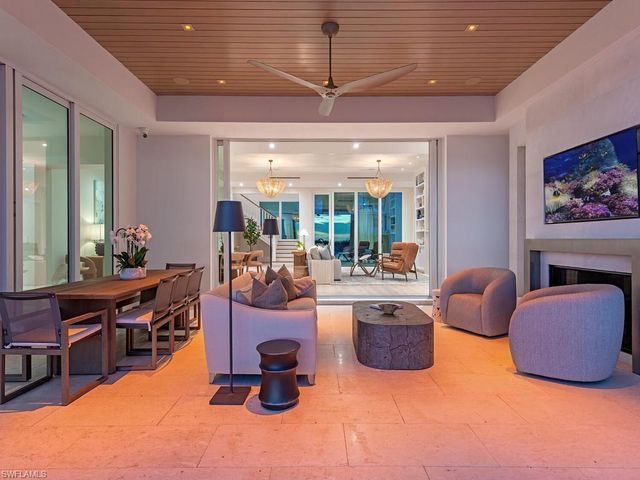 55 13th AVE S, Naples, FL 34102