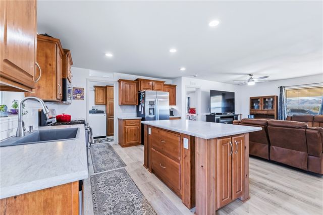 429 S Lochiel Road, Golden Valley, AZ 86413