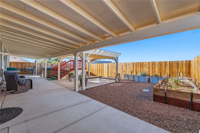 429 S Lochiel Road, Golden Valley, AZ 86413