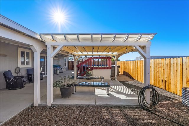 429 S Lochiel Road, Golden Valley, AZ 86413