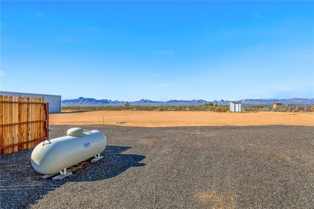 429 S Lochiel Road, Golden Valley, AZ 86413