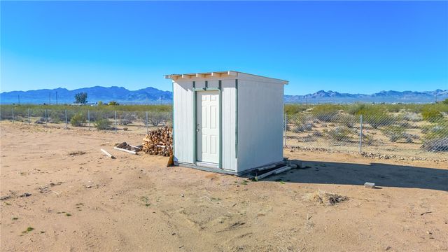 429 S Lochiel Road, Golden Valley, AZ 86413