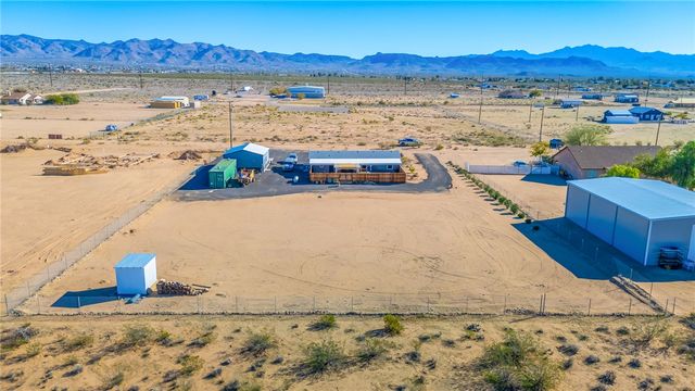 429 S Lochiel Road, Golden Valley, AZ 86413
