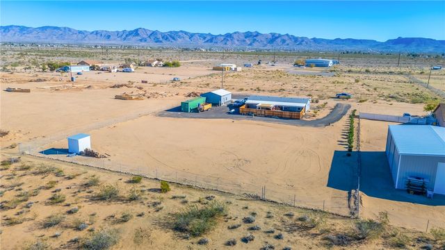 429 S Lochiel Road, Golden Valley, AZ 86413