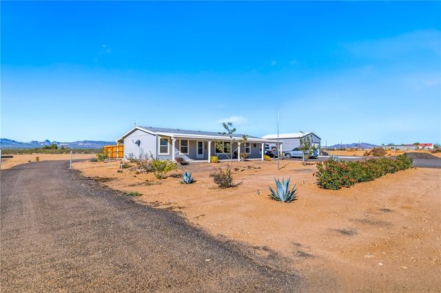 429 S Lochiel Road, Golden Valley, AZ 86413