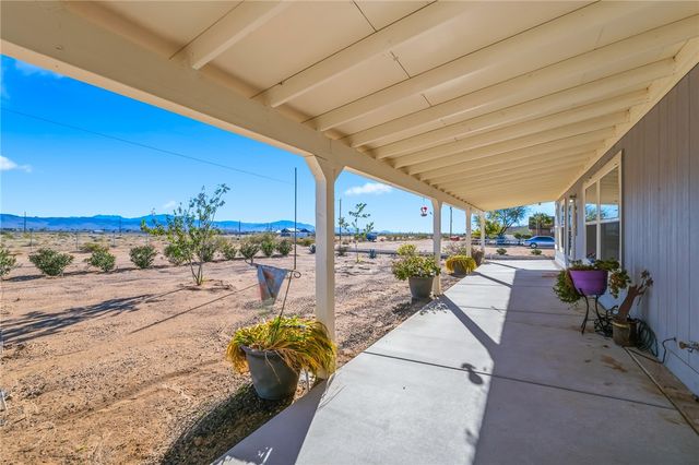 429 S Lochiel Road, Golden Valley, AZ 86413