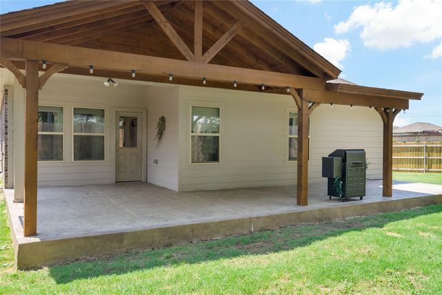 2003 Atlantic Avenue, Anna, TX 75409