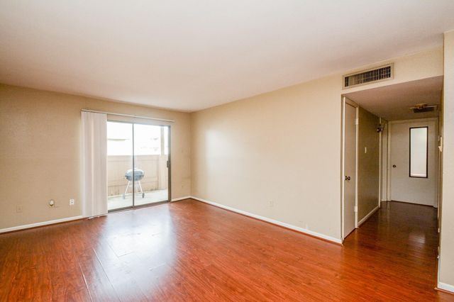 8519 Hearth Boulevard 26, Houston, TX 77054
