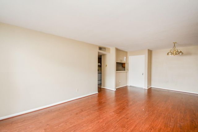 8519 Hearth Boulevard 26, Houston, TX 77054