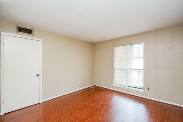 8519 Hearth Boulevard 26, Houston, TX 77054