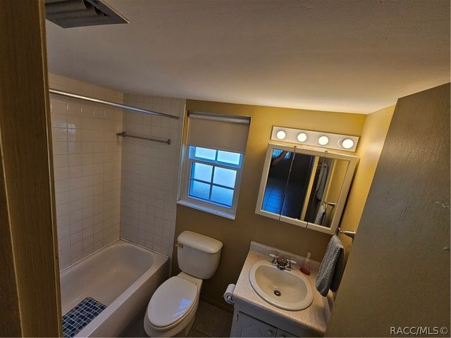 1100 E Caroline Street 123, Tavares, FL 32778