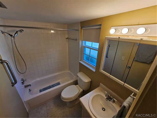 1100 E Caroline Street 123, Tavares, FL 32778