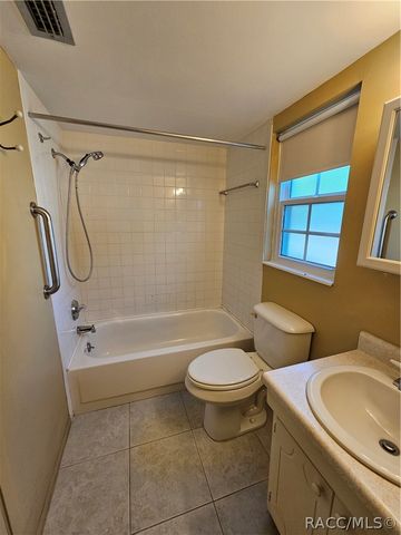 1100 E Caroline Street 123, Tavares, FL 32778