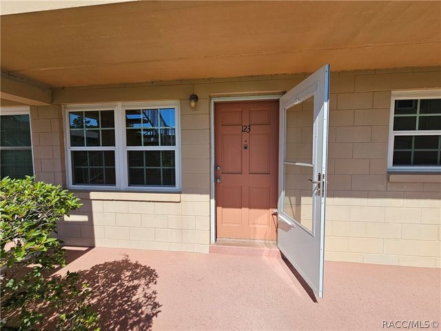 1100 E Caroline Street 123, Tavares, FL 32778
