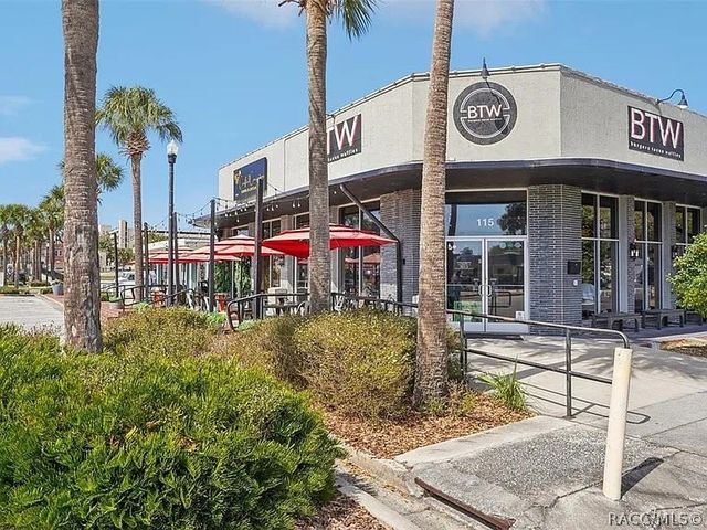1100 E Caroline Street 123, Tavares, FL 32778