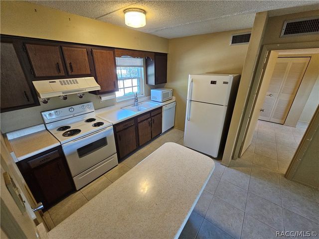 1100 E Caroline Street 123, Tavares, FL 32778