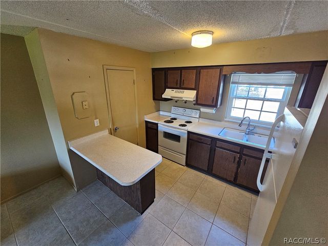 1100 E Caroline Street 123, Tavares, FL 32778