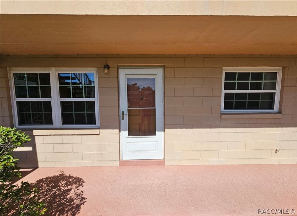 1100 E Caroline Street 123, Tavares, FL 32778