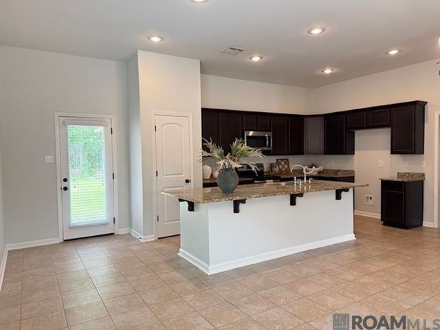 37194 Corvette Dr, Prairieville, LA 70769