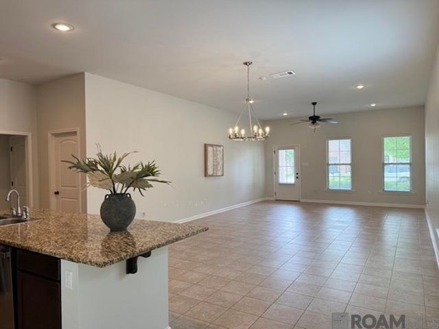 37194 Corvette Dr, Prairieville, LA 70769