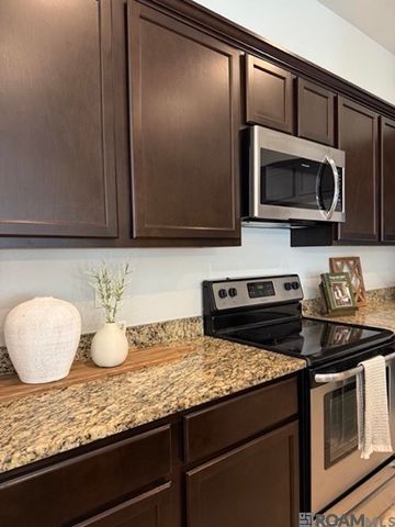 37194 Corvette Dr, Prairieville, LA 70769