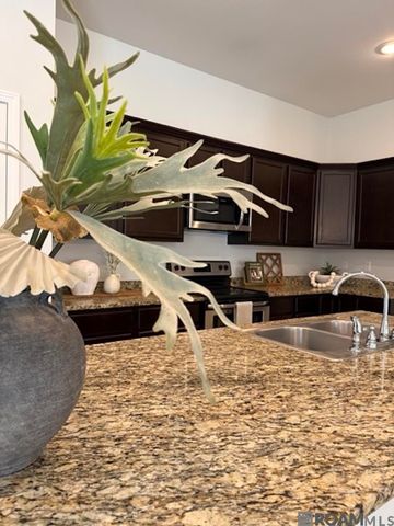 37194 Corvette Dr, Prairieville, LA 70769