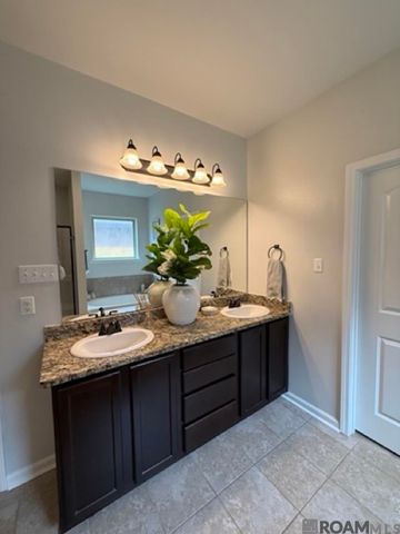 37194 Corvette Dr, Prairieville, LA 70769