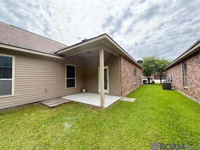 37194 Corvette Dr, Prairieville, LA 70769