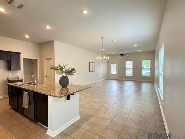 37194 Corvette Dr, Prairieville, LA 70769