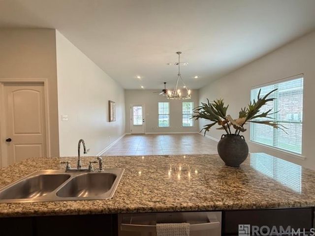 37194 Corvette Dr, Prairieville, LA 70769