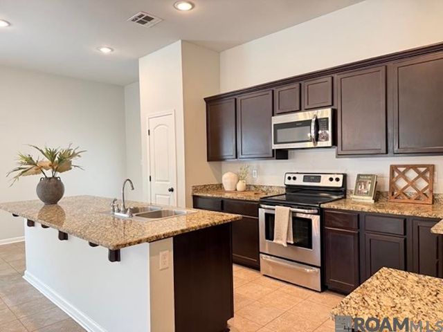 37194 Corvette Dr, Prairieville, LA 70769