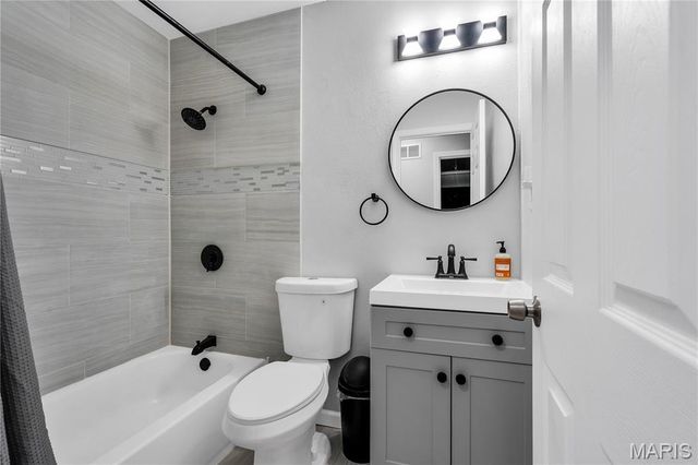 12178 El Camara Drive, Florissant, MO 63033