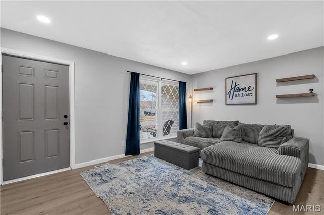 12178 El Camara Drive, Florissant, MO 63033