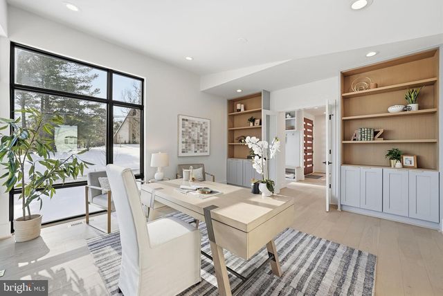 6816 DEAN DR, Mclean, VA 22101