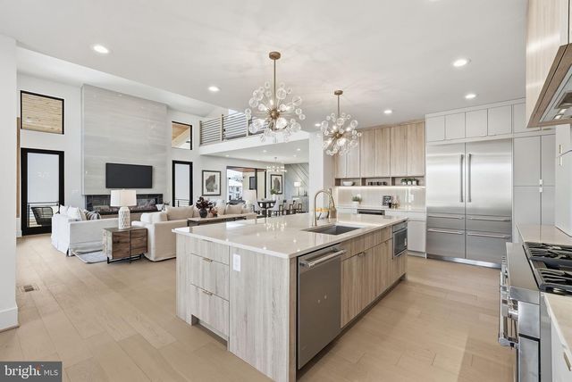 6816 DEAN DR, Mclean, VA 22101