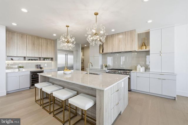 6816 DEAN DR, Mclean, VA 22101