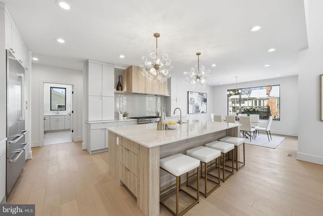 6816 DEAN DR, Mclean, VA 22101